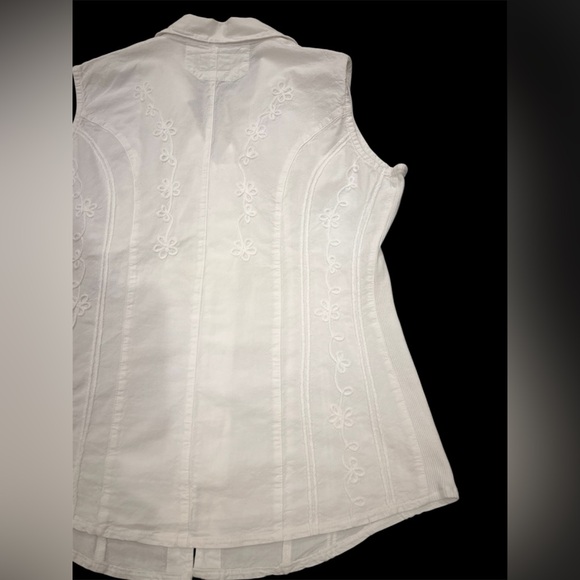 Scully White Floral Embroidered Blouse - Picture 11 of 15